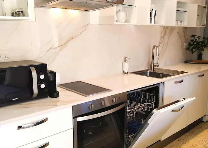 Apartament Close To Beaches, Luxe Fully Equipped, Cosy Comfort Sunlit Balconies *