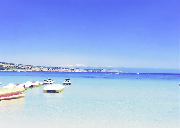 Close To Beaches, Luxe Fully Equipped, Cosy Comfort Sunlit Balconies