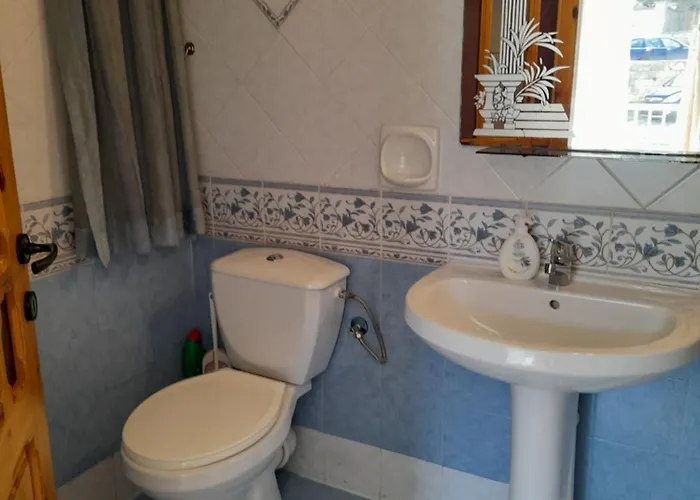 Close To Beaches, Luxe Fully Equipped, Cosy Comfort Sunlit Balconies * Is-Sellum