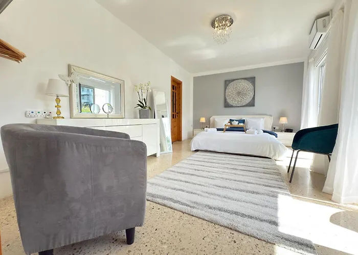 Apartament Close To Beaches, Luxe Fully Equipped, Cosy Comfort Sunlit Balconies *