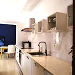 Apartment Close To Beaches, Luxe Fully Equipped, Cosy Comfort Sunlit Balconies