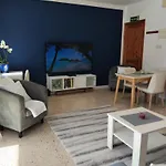 Apartment Close To Beaches, Luxe Fully Equipped, Cosy Comfort Sunlit Balconies
