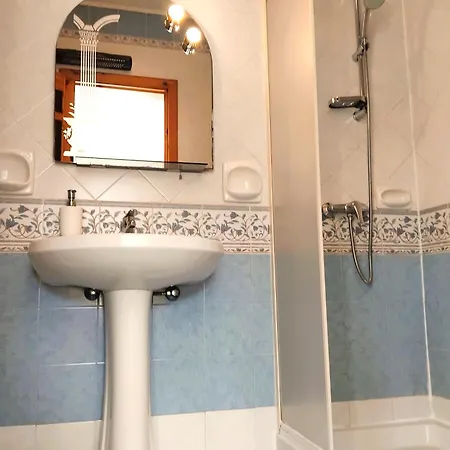Close To Beaches, Luxe Fully Equipped, Cosy Comfort Sunlit Balconies Is-Sellum