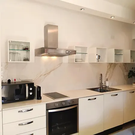 Nearby Beaches, Comfort Equipped Sunlit Balconies Views * Is-Sellum