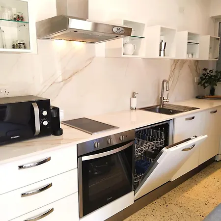 Daire Close To Beaches, Luxe Fully Equipped, Cosy Comfort Sunlit Balconies *