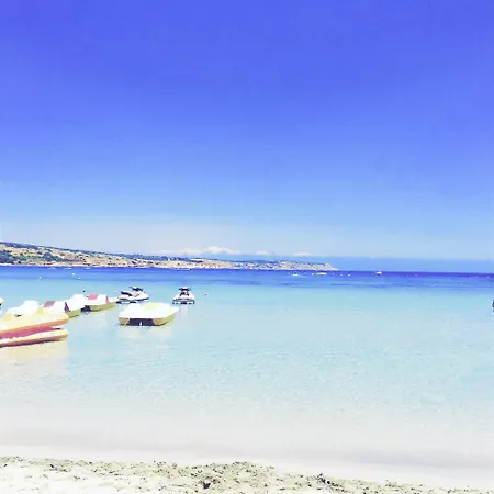 Close To Beaches, Luxe Fully Equipped, Cosy Comfort Sunlit Balconies