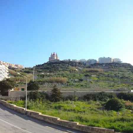 Close To Beaches, Luxe Fully Equipped, Cosy Comfort Sunlit Balconies * Is-Sellum