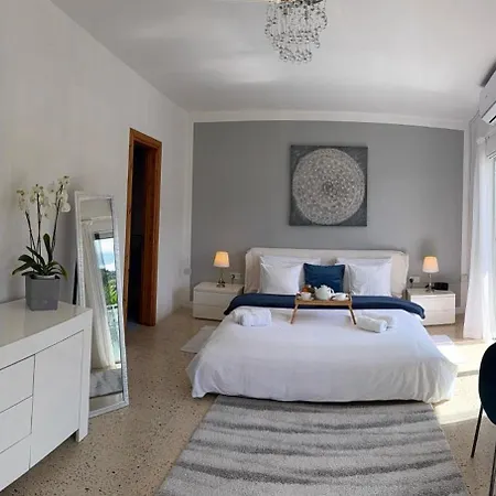 Daire Close To Beaches, Luxe Fully Equipped, Cosy Comfort Sunlit Balconies *
