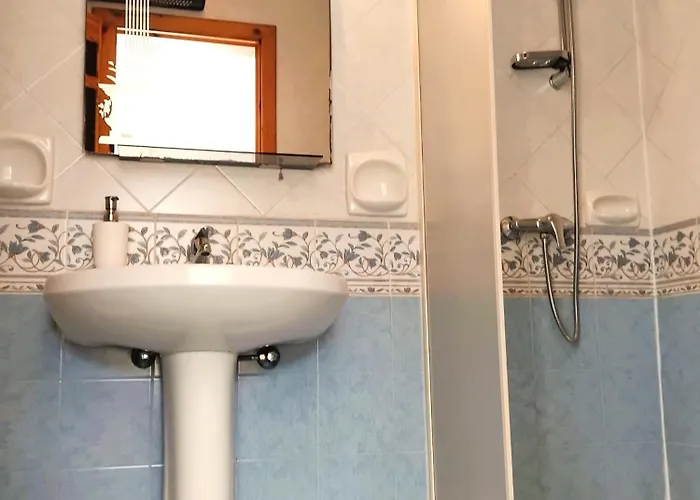 Close To Beaches, Luxe Fully Equipped, Cosy Comfort Sunlit Balconies Is-Sellum