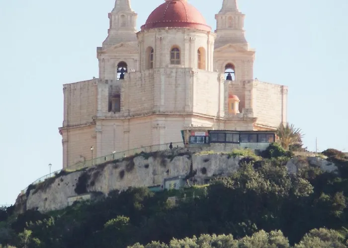 Close To Beaches, Luxe Fully Equipped, Cosy Comfort Sunlit Balconies Apartament *