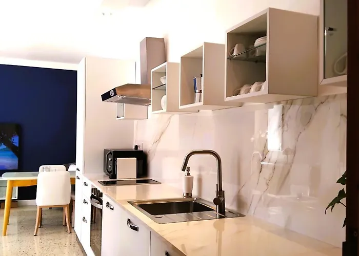 Daire Close To Beaches, Luxe Fully Equipped, Cosy Comfort Sunlit Balconies