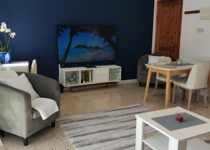 Daire Close To Beaches, Luxe Fully Equipped, Cosy Comfort Sunlit Balconies