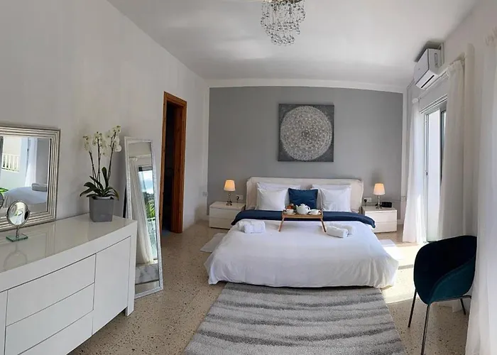 Apartament Close To Beaches, Luxe Fully Equipped, Cosy Comfort Sunlit Balconies *