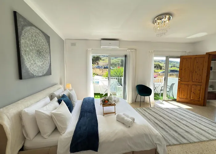Close To Beaches, Luxe Fully Equipped, Cosy Comfort Sunlit Balconies *