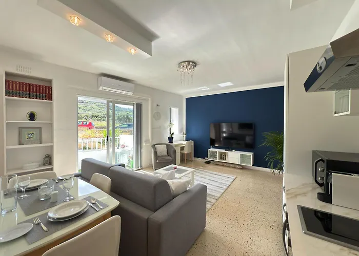 Close To Beaches, Luxe Fully Equipped, Cosy Comfort Sunlit Balconies Daire